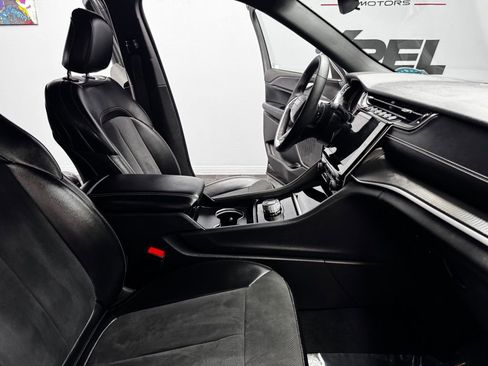 Used 2024 Jeep Grand Cherokee Altitude image 54