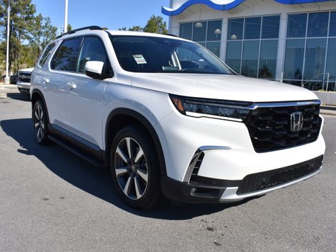 Certified 2023 Honda Pilot Elite image 3