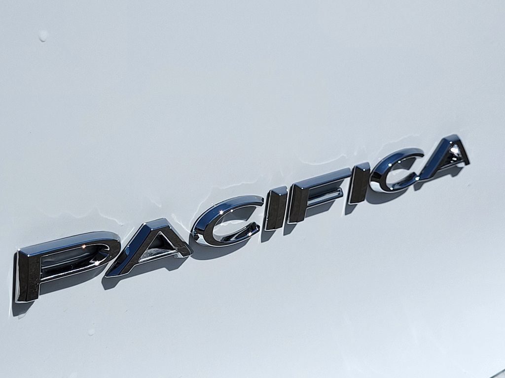 Used 2026 Chrysler Pacifica Limited AWD/4WD image 12