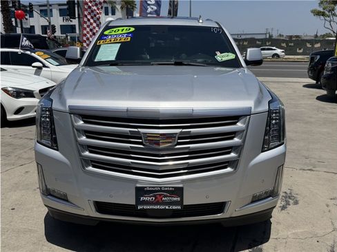 Used 2019 Cadillac Escalade Platinum AWD/4WD image 2