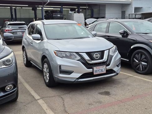 Used 2017 Nissan Rogue S FWD image 2