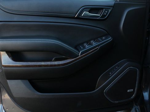 Used 2018 Chevrolet Suburban LT w/ Luxury Package image 16