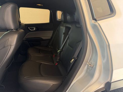 Used 2025 Jeep Compass Limited AWD/4WD image 21