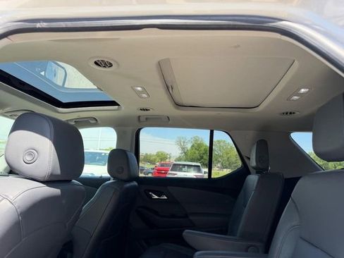 Used 2018 Chevrolet Traverse Premier w/ Driver Confidence II Package FWD image 11