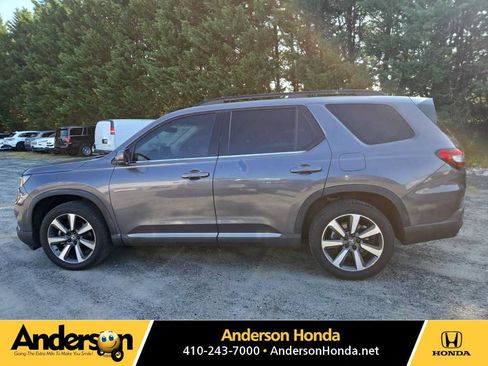 Used 2023 Honda Pilot Touring image 1