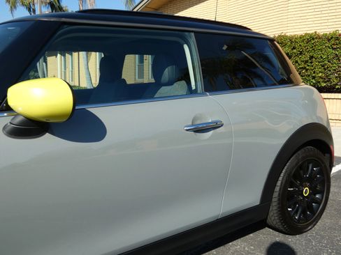 Used 2022 MINI Cooper SE image 12