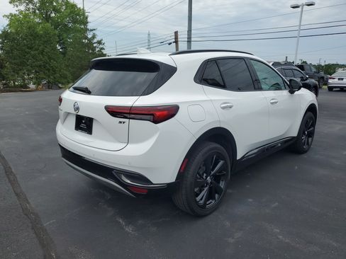 Used 2022 Buick Envision Essence w/ Technology Package I FWD image 3