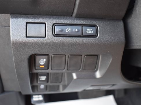 Used 2025 Nissan Frontier SV RWD image 43