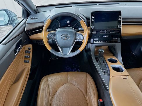 Used 2022 Toyota Avalon Limited w/ Advanced Safety Package FWD image 3