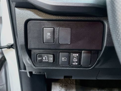 Used 2021 Toyota Tacoma TRD Off-Road w/ Technology Package AWD/4WD image 10