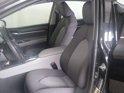 Used 2019 Toyota Camry LE image 23