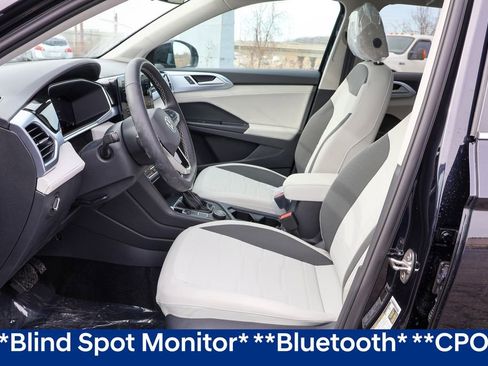 Certified 2025 Volkswagen Taos SE image 5