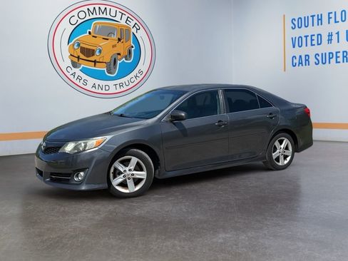 Used 2012 Toyota Camry SE image 2