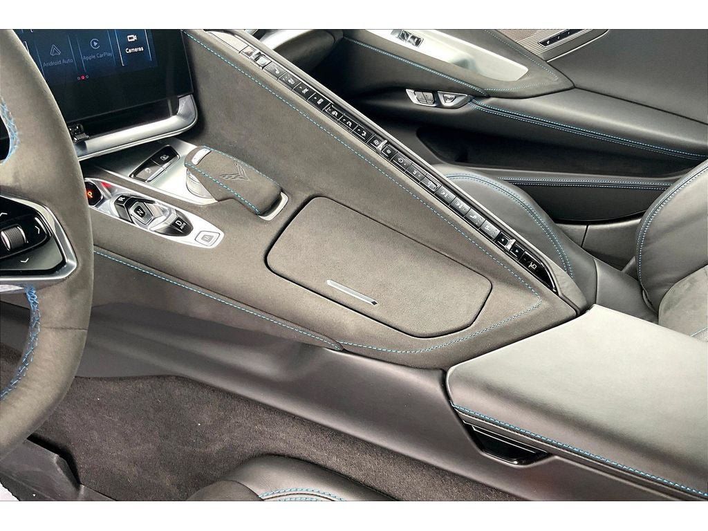 Used 2025 Chevrolet Corvette Stingray Premium Cpe w/ Z51 Performance Package RWD image 17