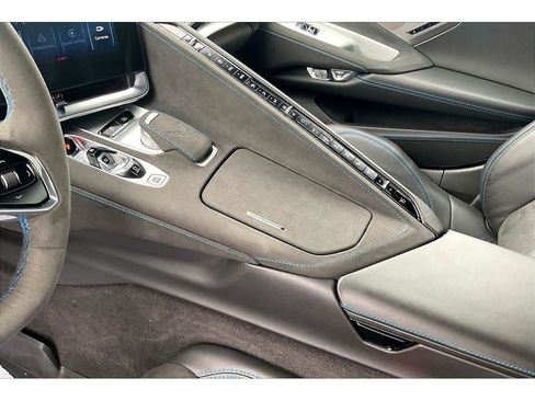 Used 2025 Chevrolet Corvette Stingray Premium Cpe w/ Z51 Performance Package RWD image 17