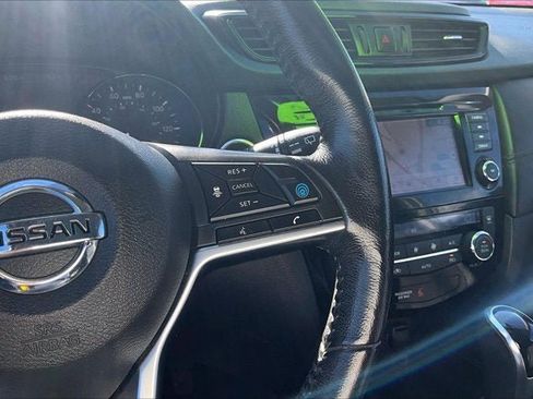 Used 2018 Nissan Rogue SL w/ Premium Package image 19
