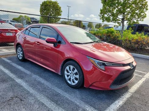 Used 2020 Toyota Corolla LE image 2