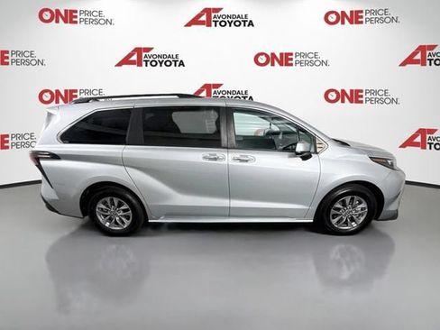 Certified 2024 Toyota Sienna XLE FWD image 9