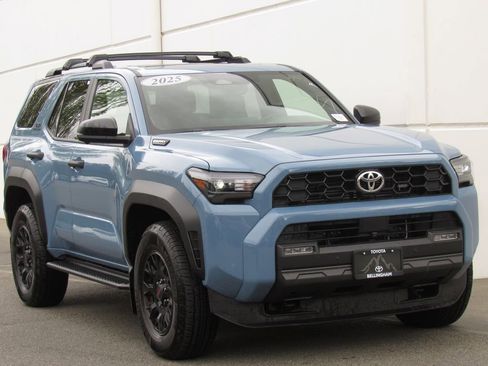 Certified 2025 Toyota 4Runner TRD Off-Road Premium AWD/4WD image 2