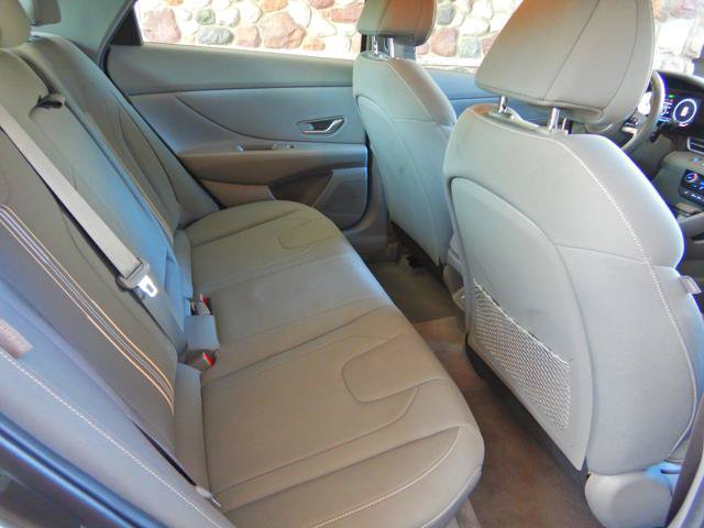 Used 2025 Hyundai Elantra SEL FWD image 15