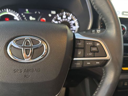 Used 2023 Toyota Highlander XLE FWD image 23