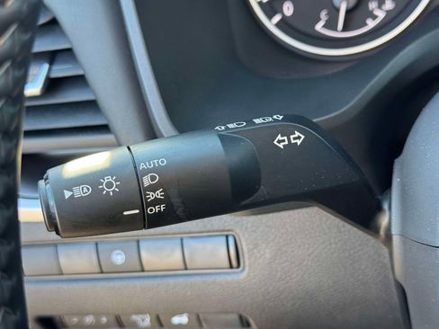 Used 2025 Nissan Rogue SV image 22