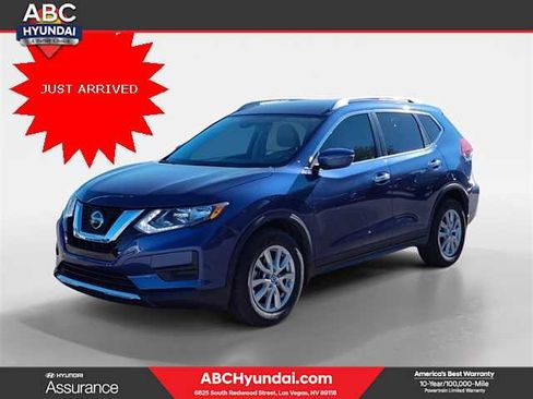 Used 2019 Nissan Rogue SV image 1