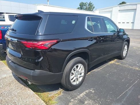 Used 2022 Chevrolet Traverse LS FWD image 3