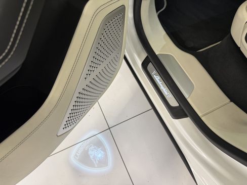 Used 2022 Lamborghini Urus image 21