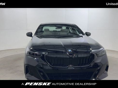 Used 2026 BMW 530i w/ M Sport Package RWD image 3
