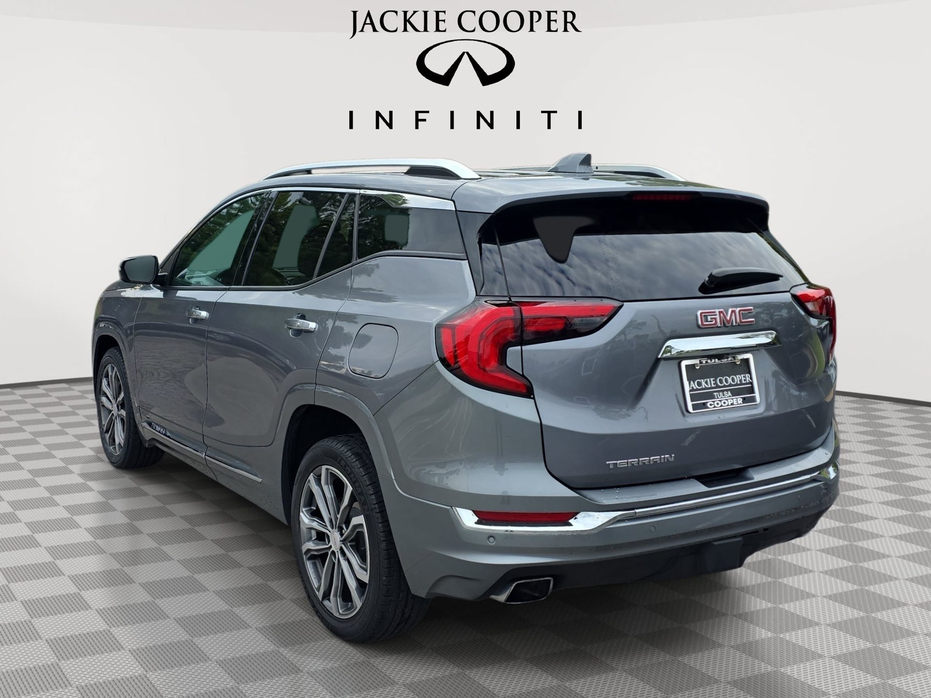 Used 2020 GMC Terrain Denali w/ Denali Premium Package FWD image 7