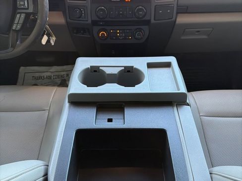 Used 2017 Ford F550 4x4 Crew Cab Super Duty w/ Power Equipment Group image 31