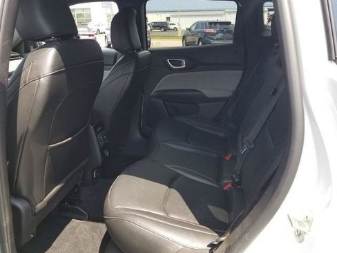 Used 2024 Jeep Compass Latitude AWD/4WD image 16