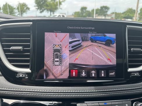 New 2025 Chrysler Pacifica Select w/ Uconnect Theater Family Group image 71