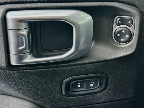 Used 2023 Jeep Wrangler Unlimited Sahara image 15