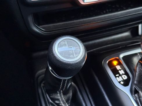 Used 2019 Jeep Wrangler Unlimited Sahara image 4