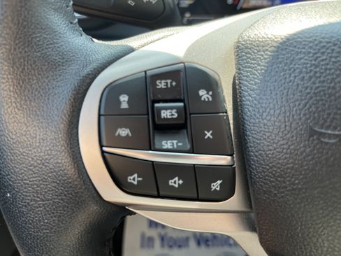 Used 2024 Ford Explorer XLT w/ Equipment Group 202A AWD/4WD image 20