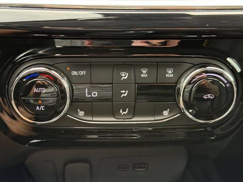 Used 2025 Chevrolet Trax ACTIV FWD image 24