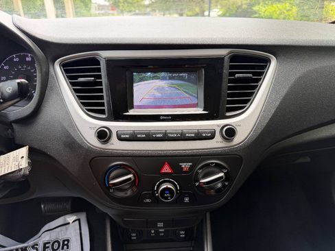 Used 2021 Hyundai Accent SE w/ Cargo Package FWD image 16