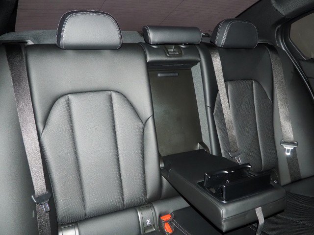Used 2024 BMW 330i Sedan w/ Premium Package RWD image 17