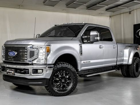 Used 2022 Ford F350 Lariat w/ Lariat Value Package AWD/4WD image 4