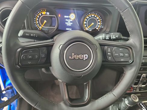 Used 2025 Jeep Wrangler Unlimited Rubicon w/ Safety Group AWD/4WD image 15