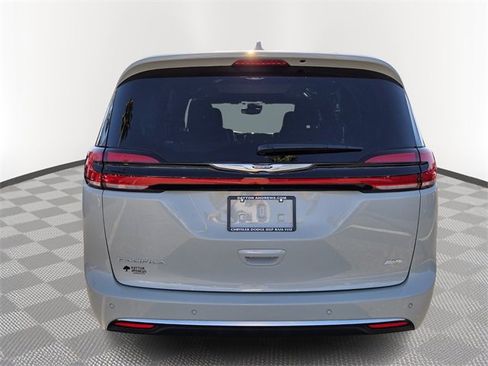 Used 2021 Chrysler Pacifica Pinnacle image 5