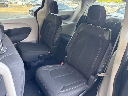 Used 2023 Chrysler Voyager LX FWD image 4