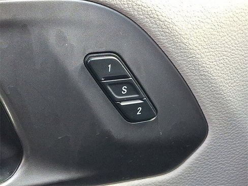 Used 2021 Chrysler Pacifica Touring-L image 26