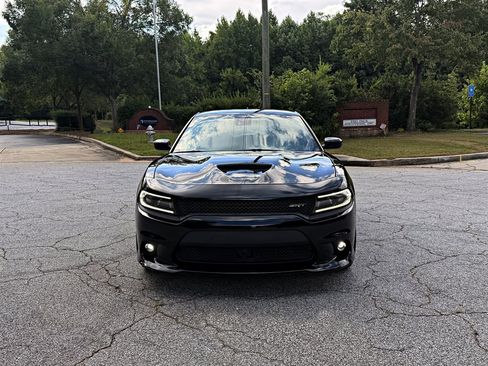 Used 2018 Dodge Charger R/T w/ Premium Group RWD image 2