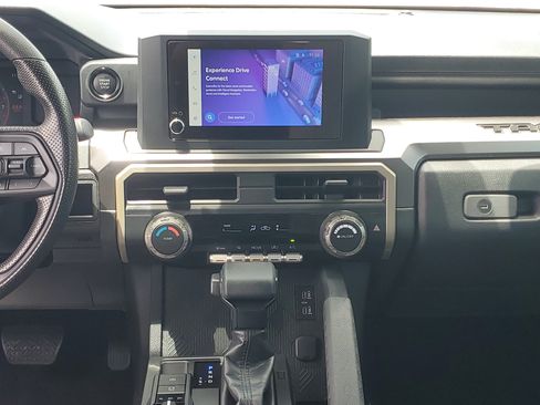 Certified 2025 Toyota Tacoma SR5 AWD/4WD image 18