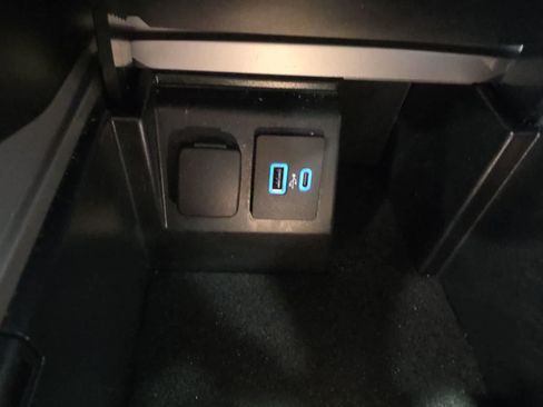 Used 2024 Ford Explorer XLT w/ Equipment Group 202A AWD/4WD image 24