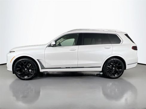 Used 2025 BMW X7 xDrive40i AWD/4WD image 3