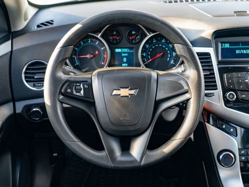 Used 2014 Chevrolet Cruze LT image 16